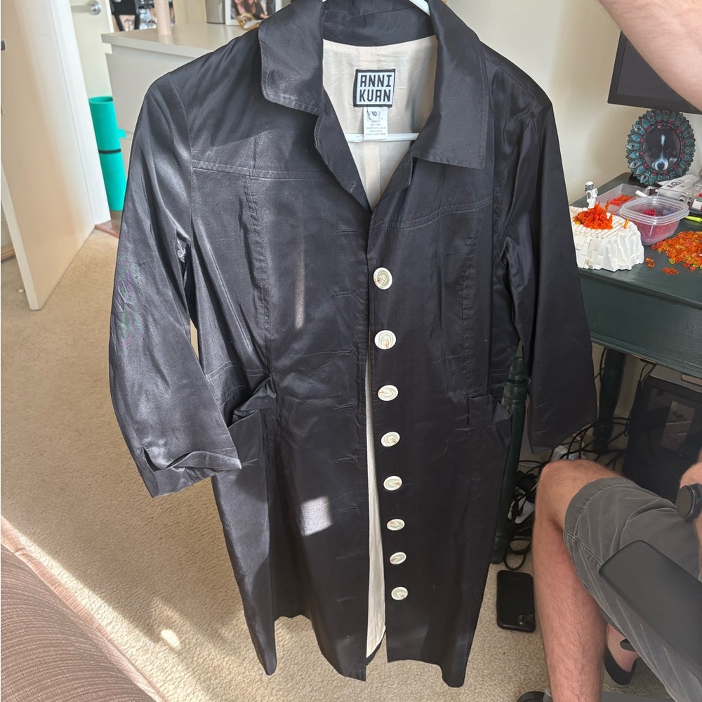 Black Anni Kuan Light Coat